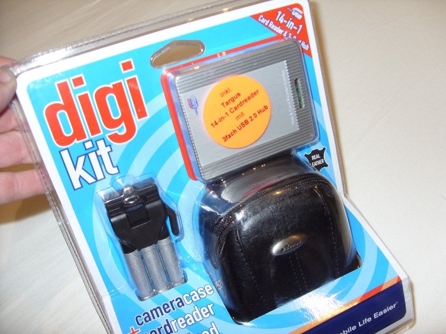 Targus Digi Kit Väska och Mini Tripod 14 in 1 Card reader  USB 20 Hub Ny!