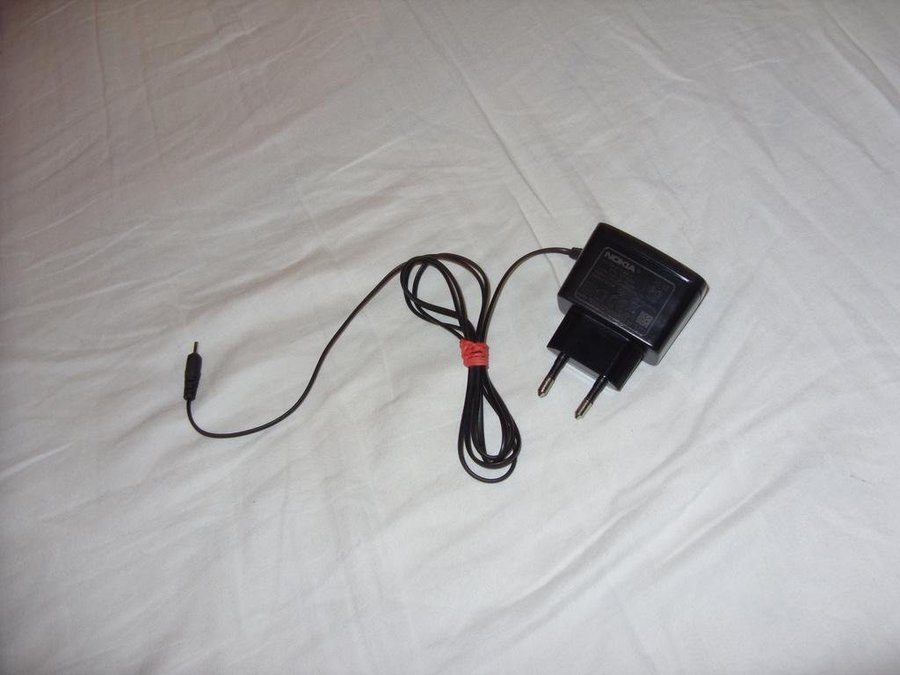 Nokia AC-3E nätadapter mobil telefon laddare output 50V 350mA 100-240V