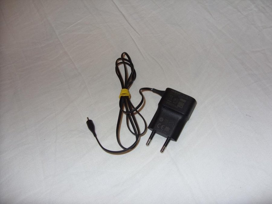 Nokia AC-11E nätadapter mobil telefon laddare output 50V 450mA 100-240V 50/60Hz