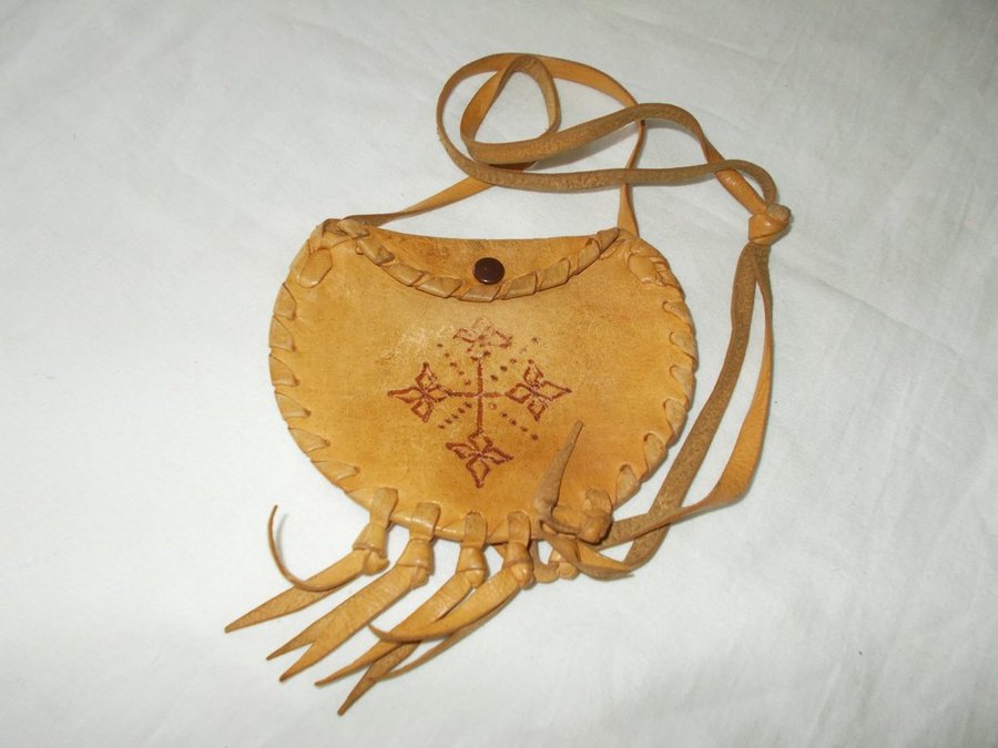 Norrbotten hantverk en mindre väska/portmonnä tillverkad av läder