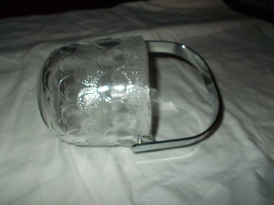 Is Hink av glas med metall handtag 12 x 13 cm