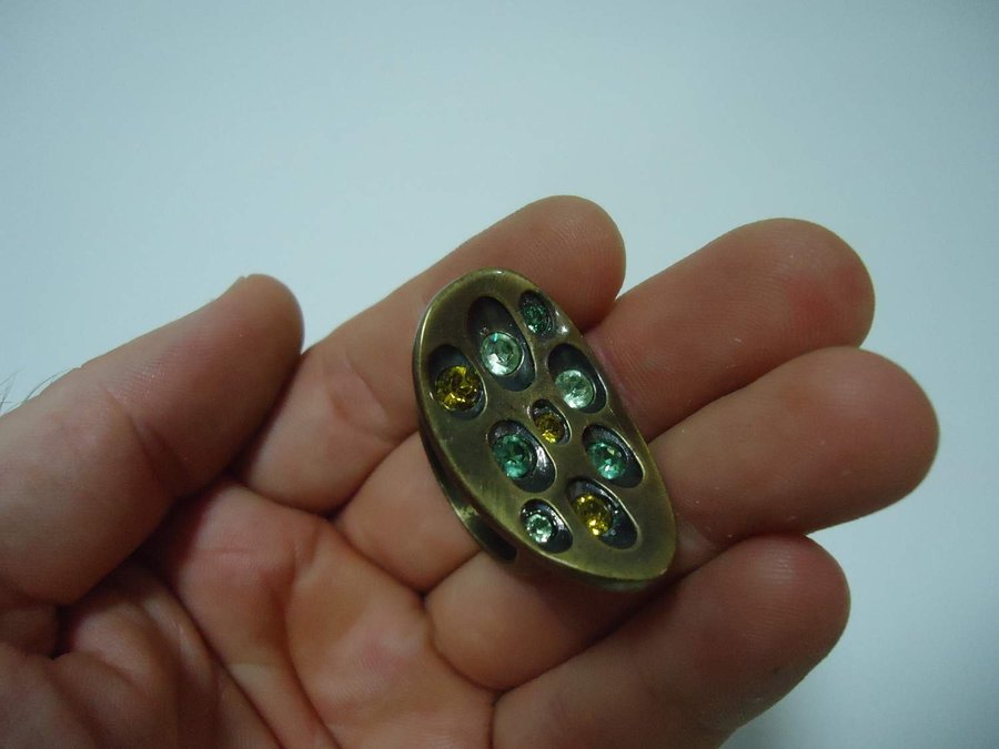 Antik färgad metall ring smycke bijouteri design