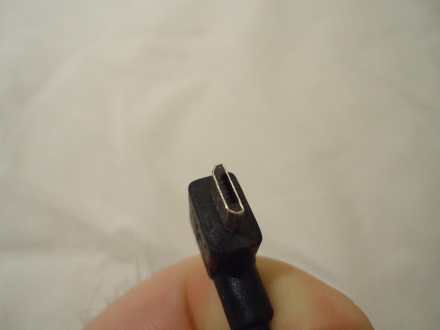 Sony Ericsson Sync data USB 7 x 2 mm kabel svart färg