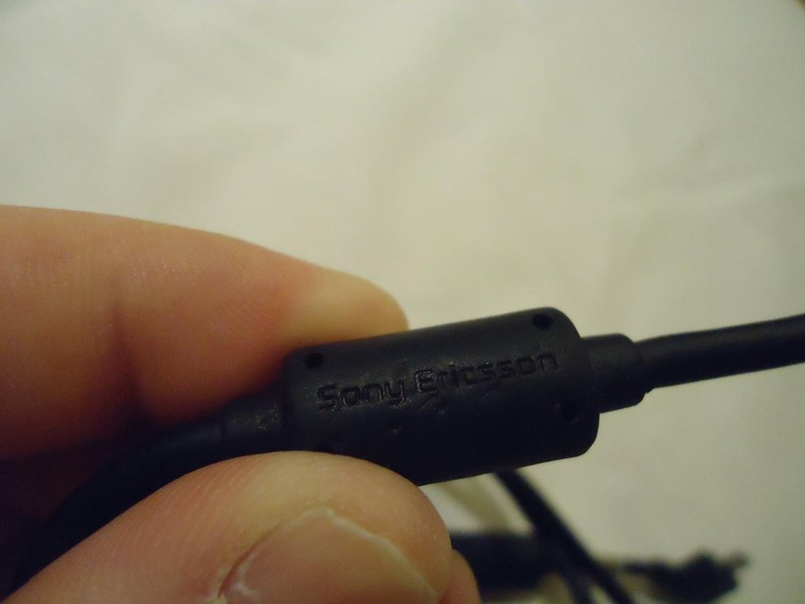 Sony Ericsson Sync data USB 7 x 2 mm kabel svart färg