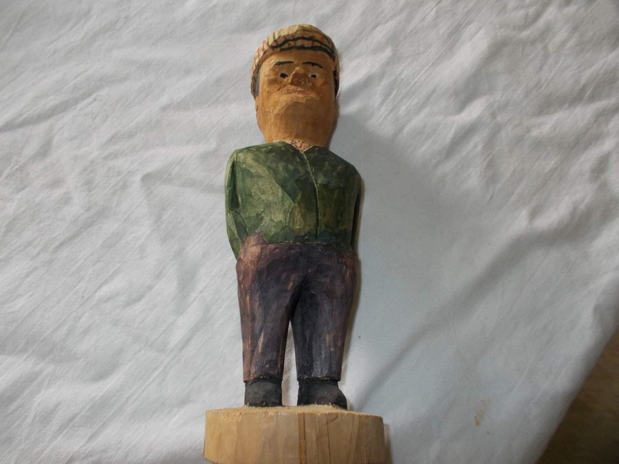 Trägubbe hand snidad Norrbotten wood wooden figure