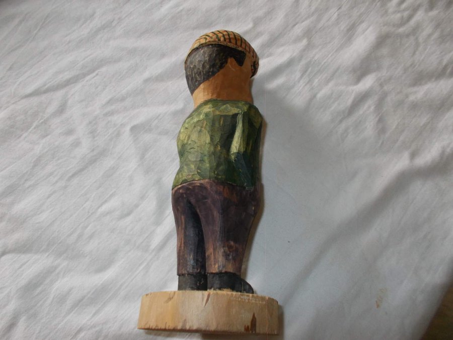 Trägubbe hand snidad Norrbotten wood wooden figure