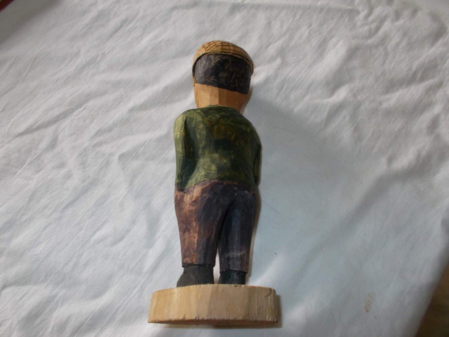Trägubbe hand snidad Norrbotten wood wooden figure