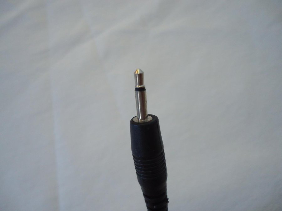 Mobil telefon kabel 3 mm plug kontakt och 25mm audio kontakt
