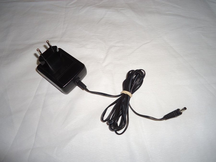 Panasonic AC Adaptor Model No RFEA431E 220-230V 6W Output