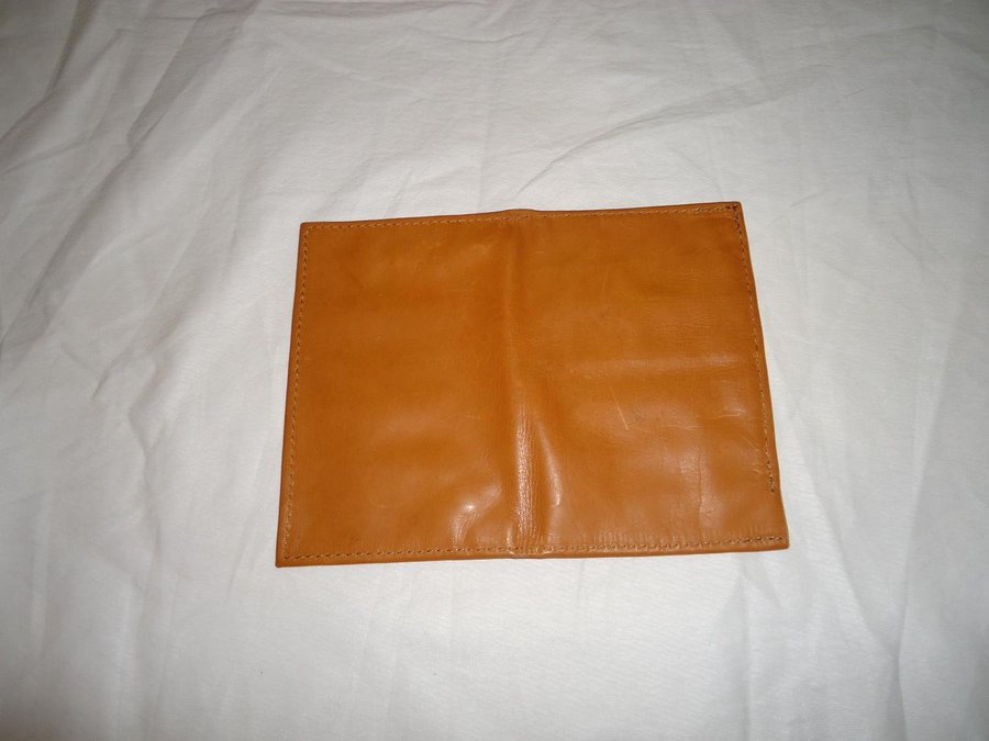 Plånbok ljusbrun läder med 5 kortfack sedel och mynt fack 165 x 105 cm