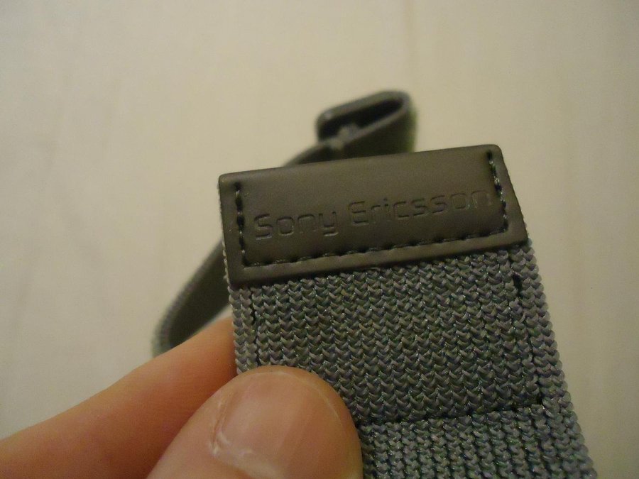 Sony Ericsson elastiskt band med kardborre för telefon alt kamera väska Ny!