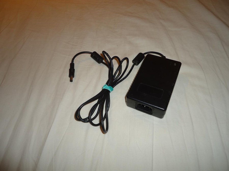 CWT Channel AC Adapter model PAA060F input 100-240V output 12V