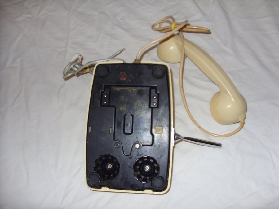 Bords Telefon med pennhållare vintage antik Portugal fingerskiva creme/gul färg