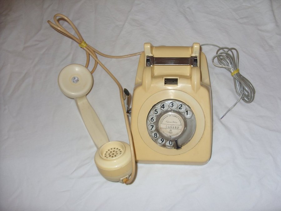 Bords Telefon med pennhållare vintage antik Portugal fingerskiva creme/gul färg