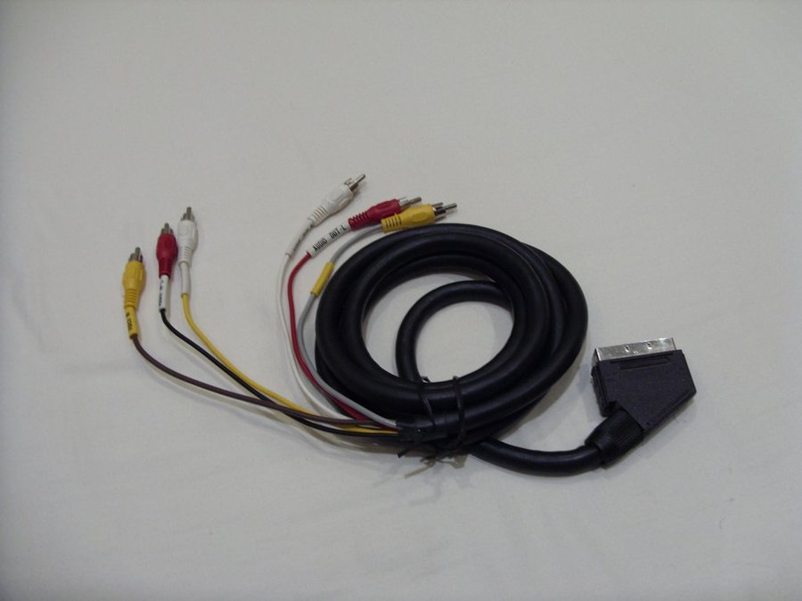 Scart kabel med komposit/phono In och ut kontakter 2 meter svart hemmabio