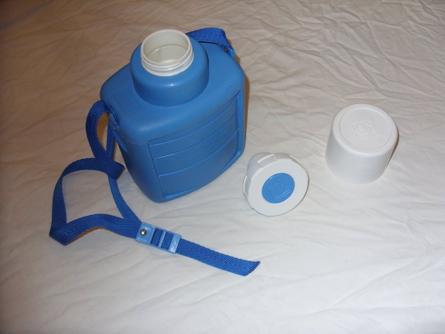 Iso Therm 600 en 06 liter plast termos Made in Italy retro kök picknick skogen