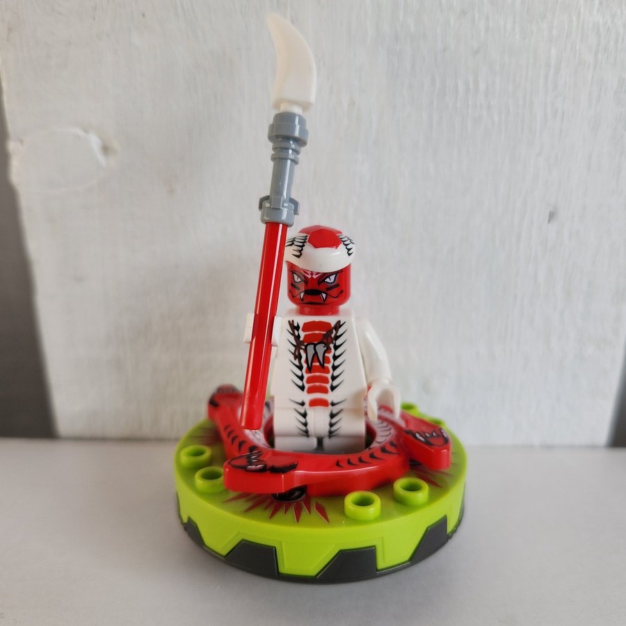 LEGO 2010 Ninjago Snappa Minifigure Weapon  Spinner