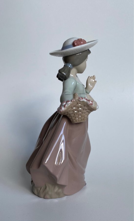 Nao- Lladro figurin