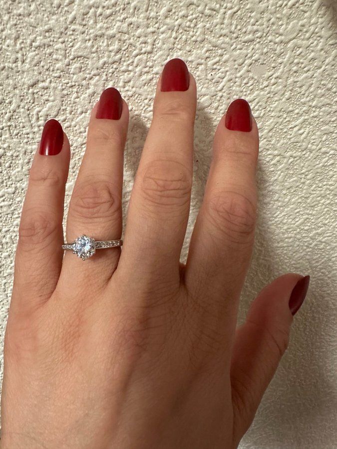 Ny ring i silver 925 pläterade förlovnings ring str 185mm