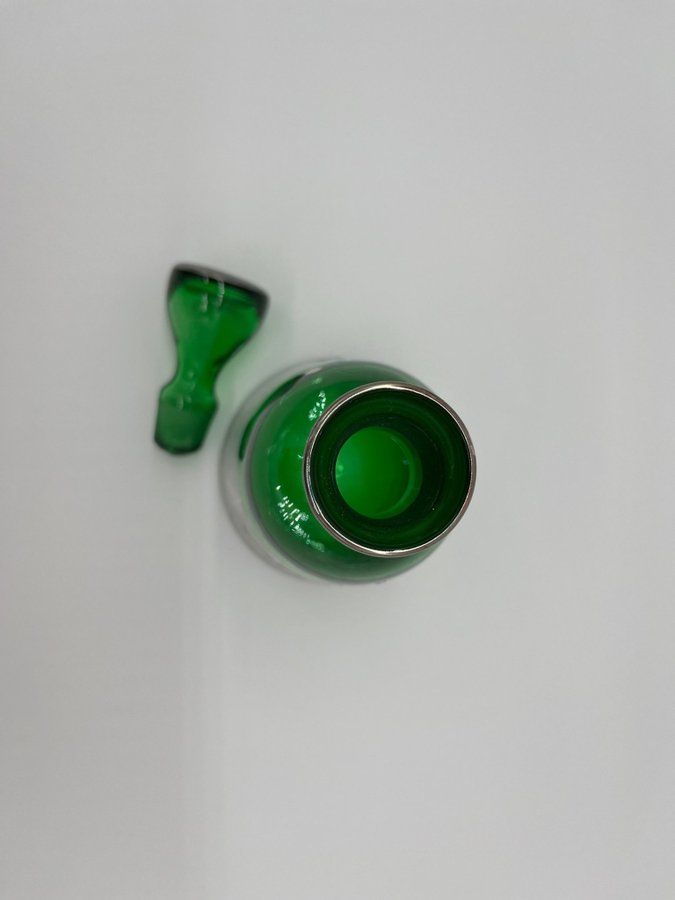 Likörkaraff grönt glas med silverdekor