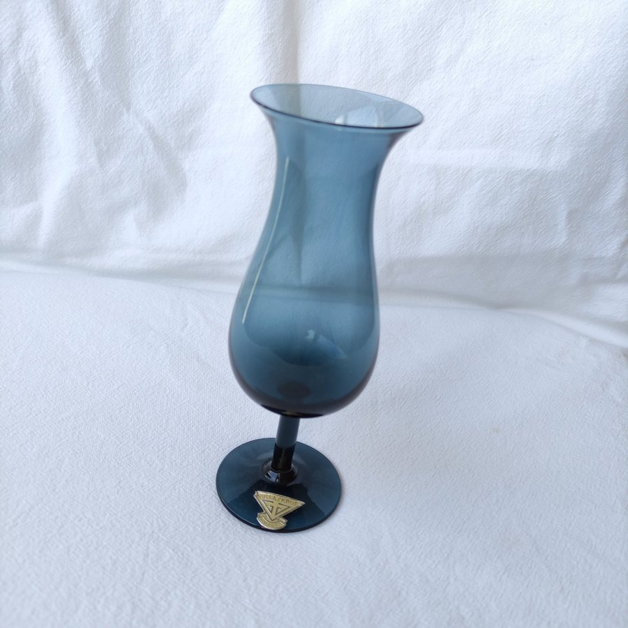 Gullaskruf 50tal Hugo Gehlin blåttglas vas/ glas på fot H155cm