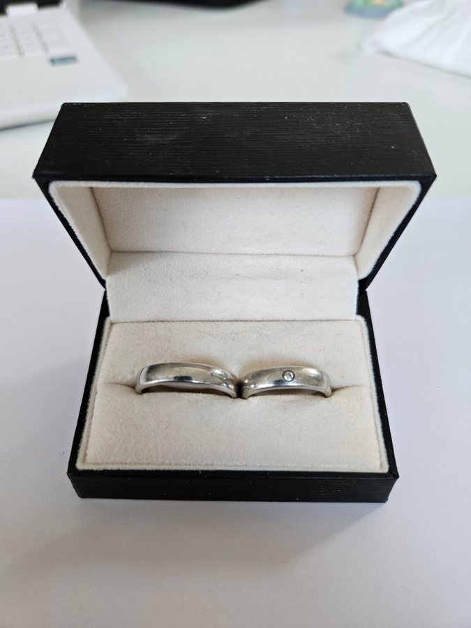 2st Silver ring en med diamant med certifikat