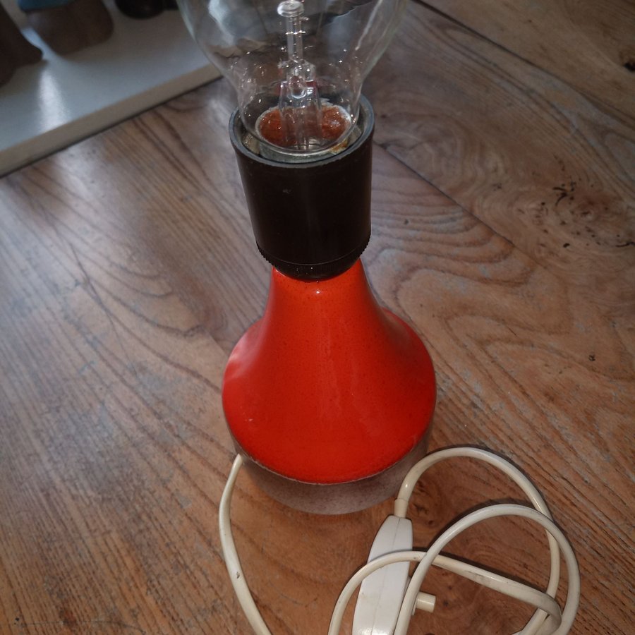 Retro läcker orange lampa från Tilgmans från 1960 talet
