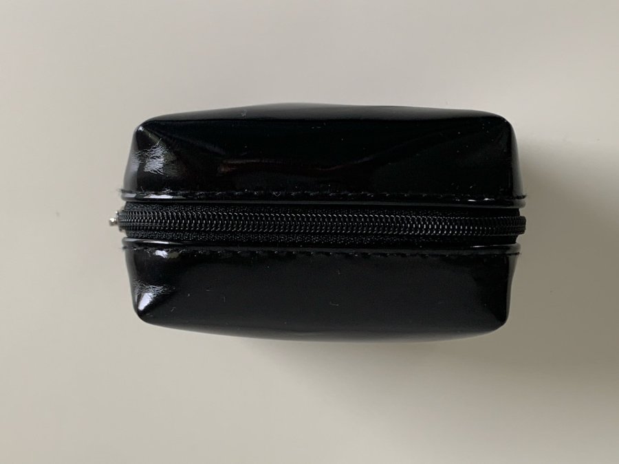 Liten svart pouch / väska / plånbok med ögon på från HM