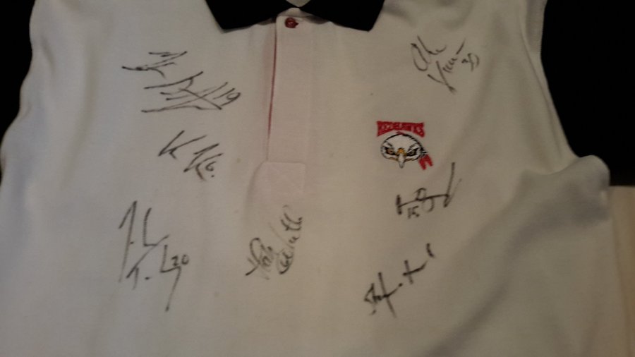 REDHAWKS SPORTS WEAR STORLEK L MED 7 AUTOGRAFER FRÅN BÖRJAN 2000 TALET