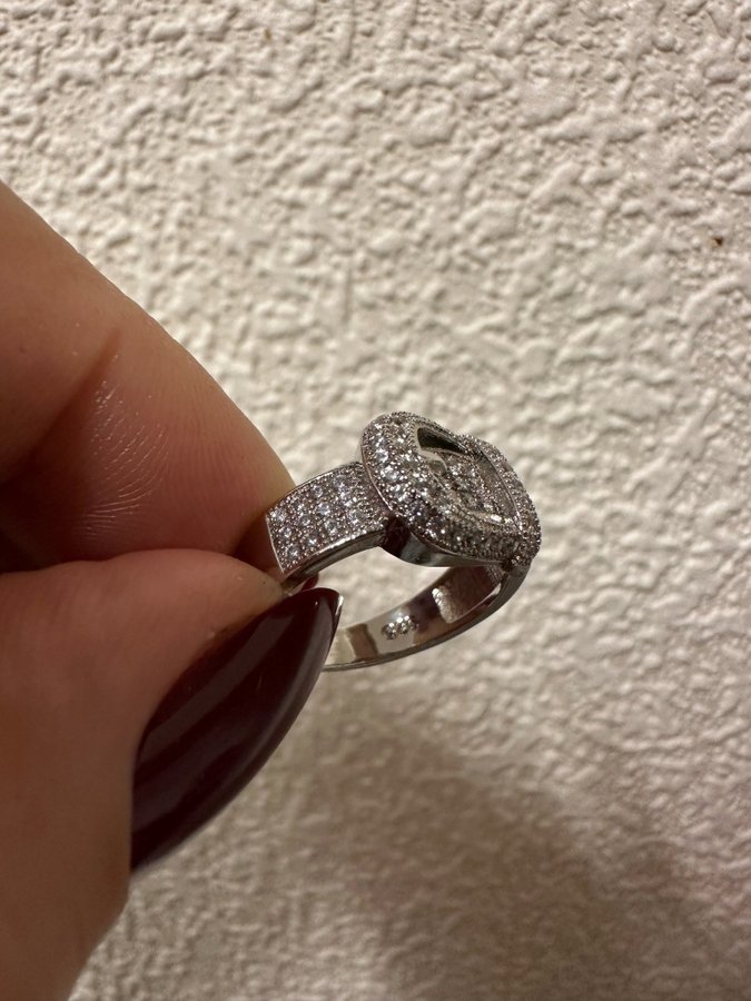 Helt ny ring 925 sterling silver pläterad (stämplad)str 18mm