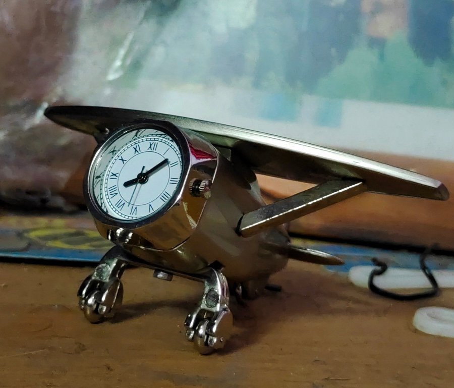 Aeroplane Miniature Table Clock Stylish Analog Desk Clock  Paper Weight