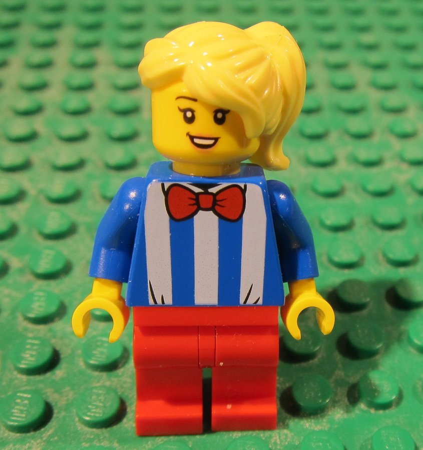 LEGO figur tjej flicka blond vit blå röd fluga