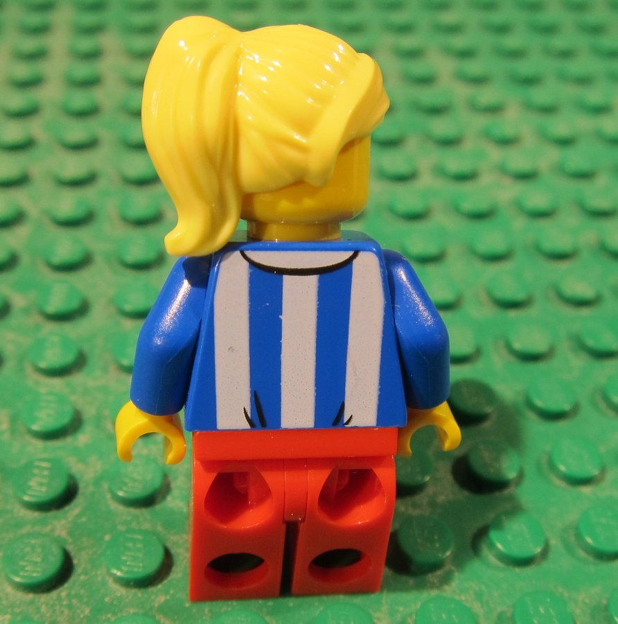 LEGO figur tjej flicka blond vit blå röd fluga