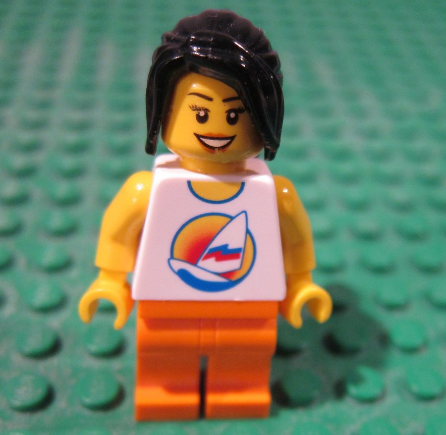 LEGO figur tjej flicka svart hår segling