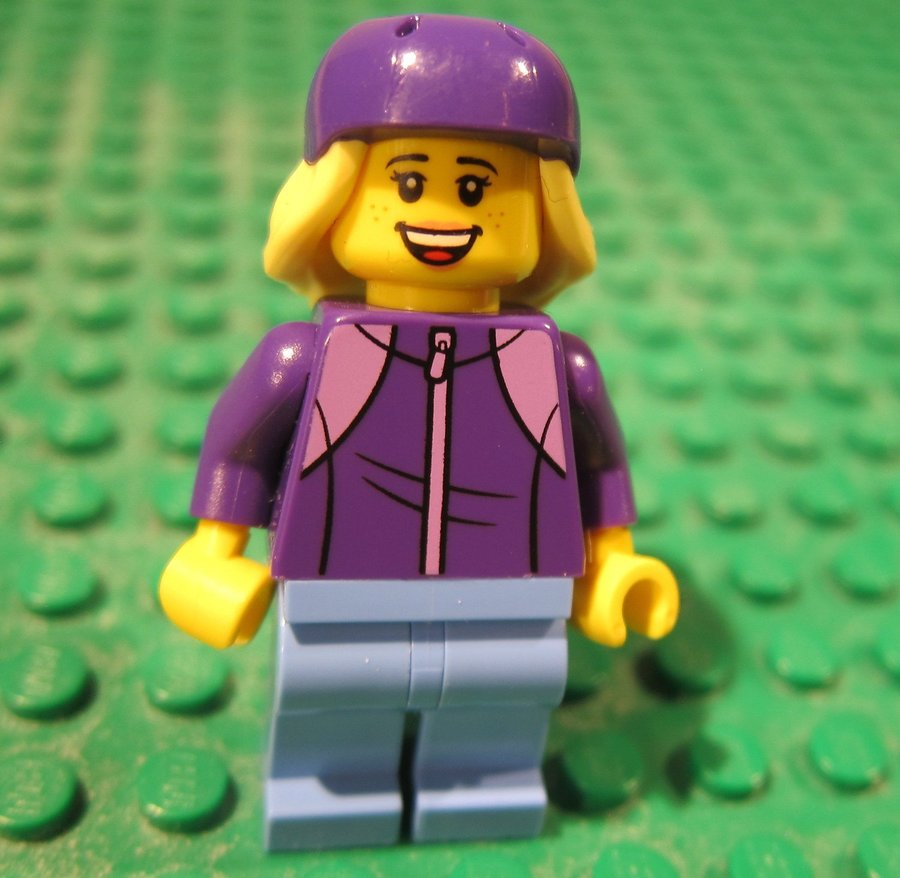 LEGO figur tjej flicka blond hjälm lila rosa