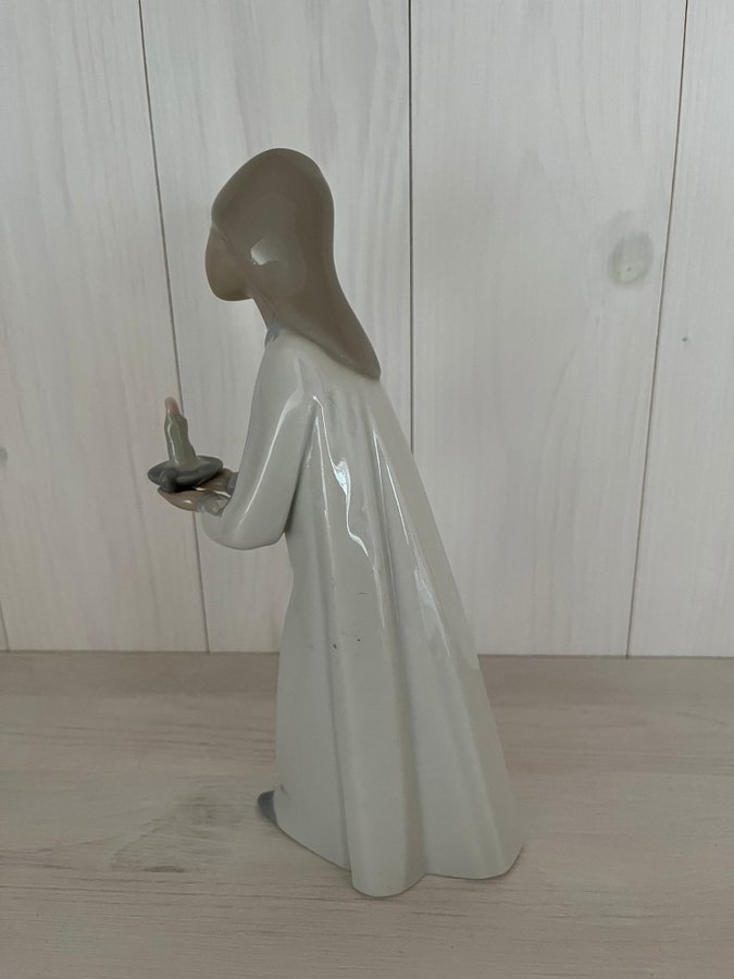 NAO - LLADRO figurin FLICKA MED NATTLJUSSTAKE porslinsfigurin PRIMA SKICK!