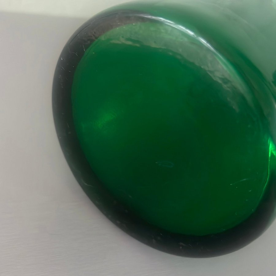 Karaff i grönt glas