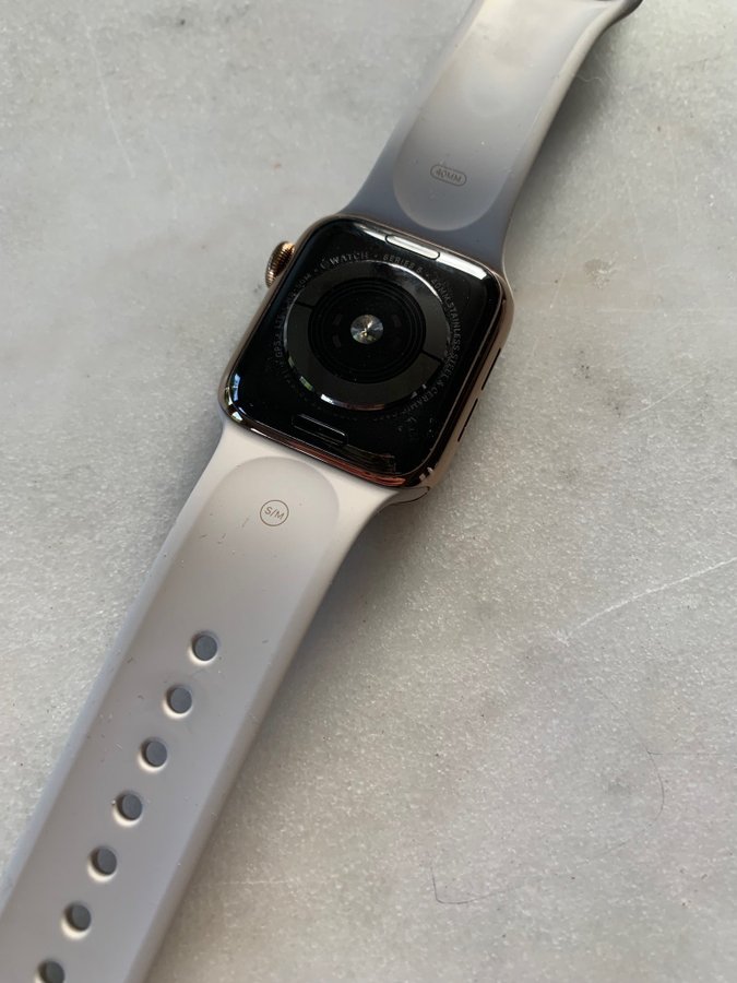 Apple Watch Series 5 (GPS + Cellular) - 40 mm - rostfritt stål