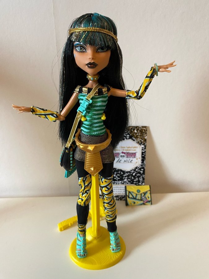 Monster High School’s Out - Cleo de Nile