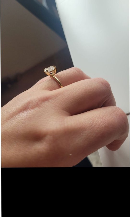 10k Guld ring med 15 Moissanite