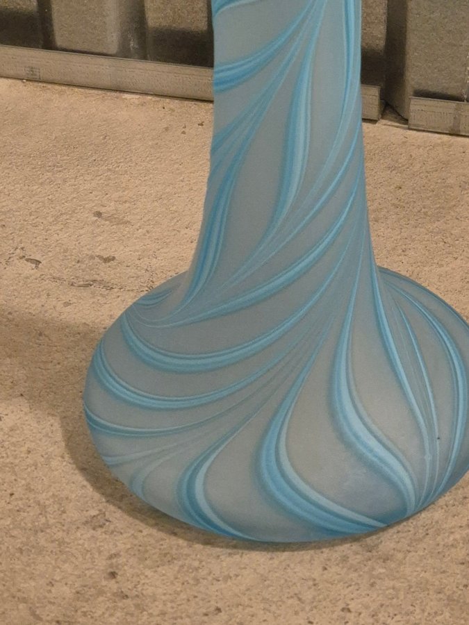 NY! Unik blå vas Munblåst glasvas Tungt glas unikt mönster