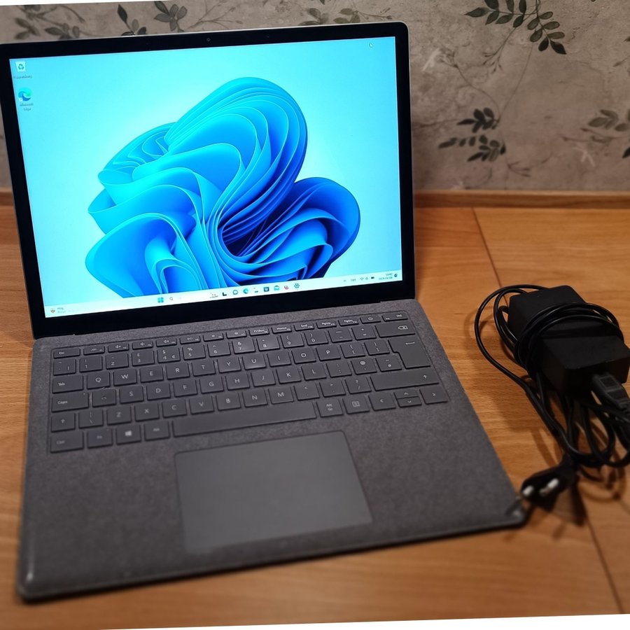 Microsoft Surface laptop 3 135 tum i5 8G RAM 256 G SSD