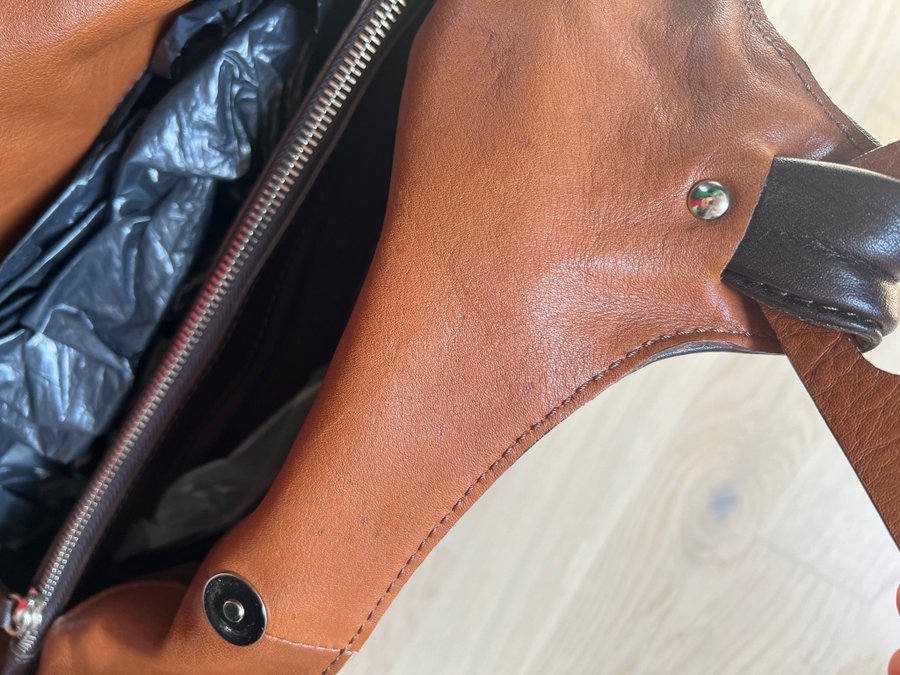 Gorgeous luxurious Jil Sander brown leather shoulder bag