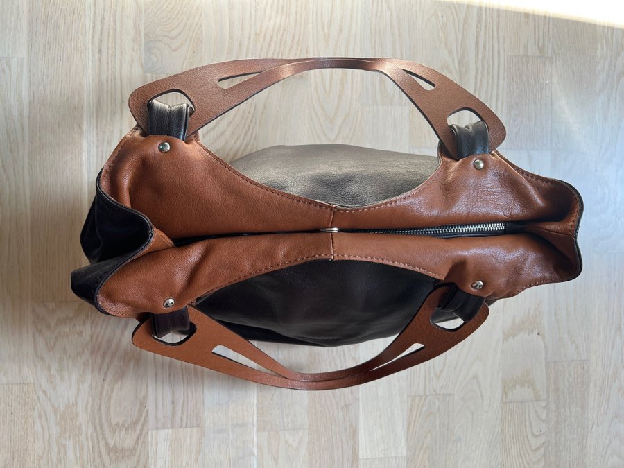 Gorgeous luxurious Jil Sander brown leather shoulder bag