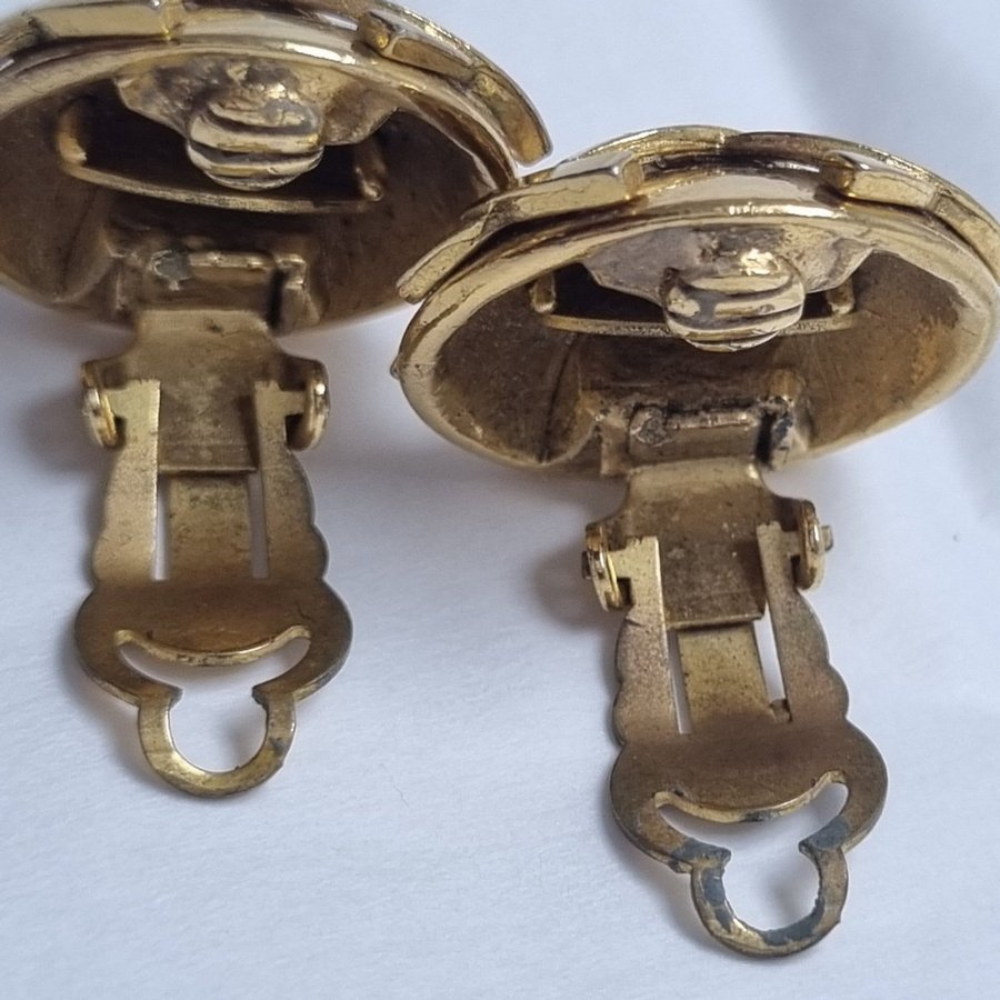 Vintage Chanel clip earrings