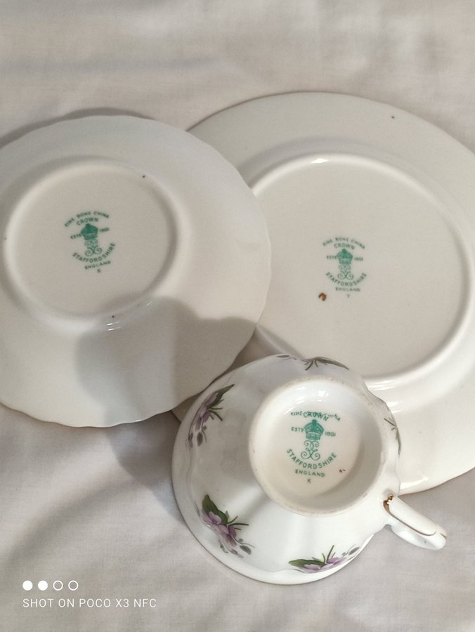 Staffordshire England Crown 4 st kopp fat och assiett