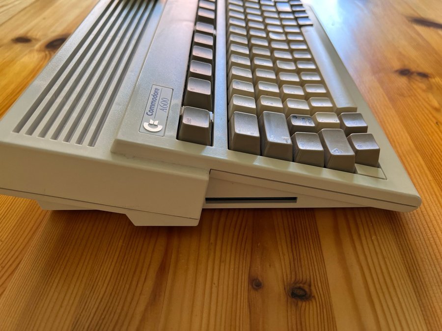 Commodore Amiga 600 A600 Recappad Riktigt fin!