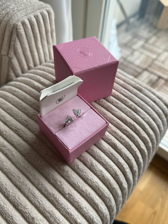 Swarovski ring