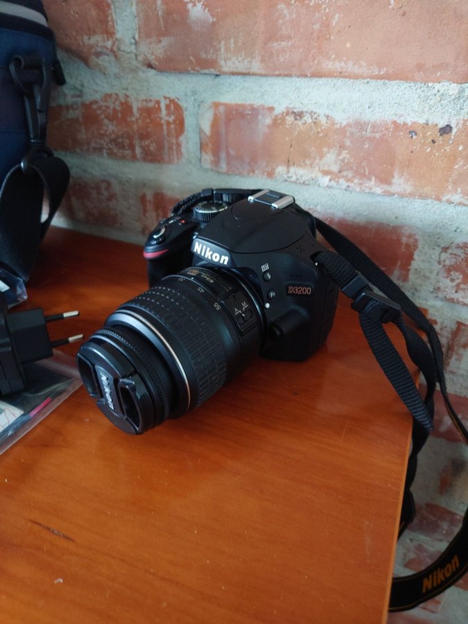 Nikon D3200 24mp (890 billeder - er som ny) 64 gb ram 18-55mm objektiv  taske