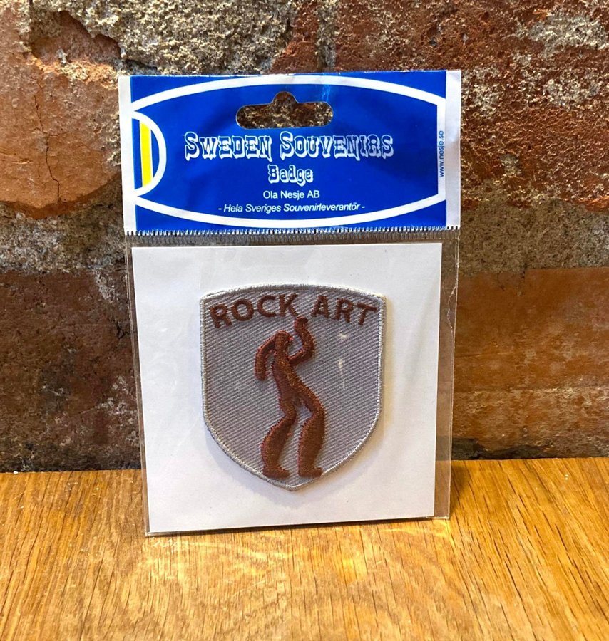 SNYGG BADGE ROCK ART NY NYVARA OÖPPNAD MÄRKE TYGMÄRKE SWEDEN SOUVENIRS